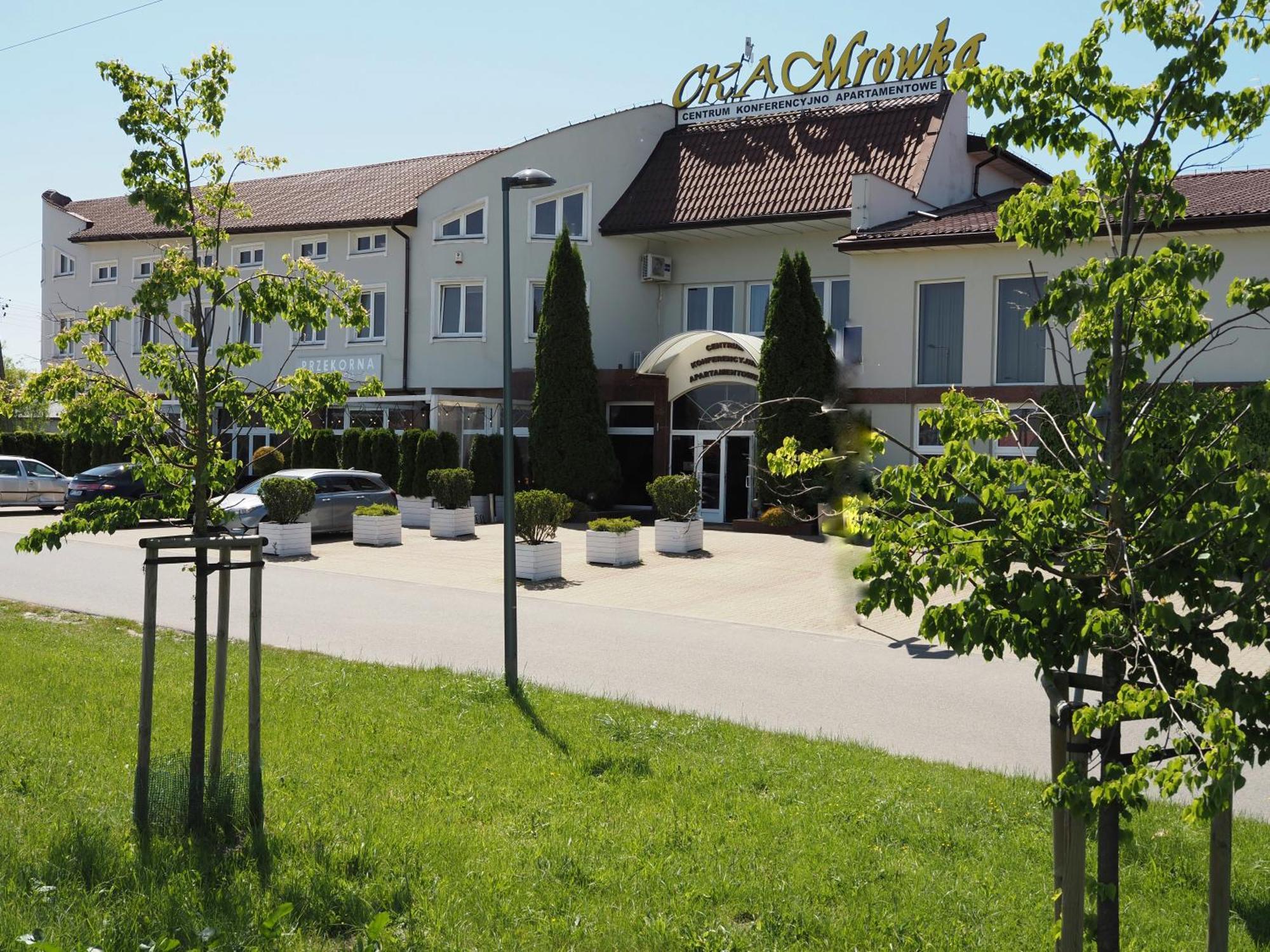 Centrum Konferencyjno-Apartamentowe Mrowka Warszawa Exteriör bild