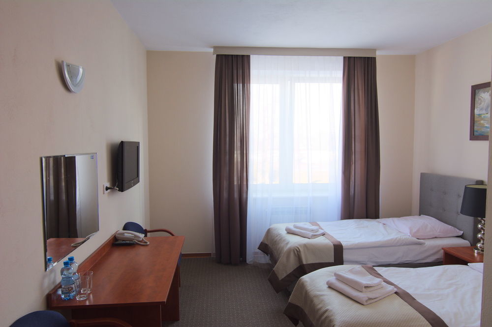 Centrum Konferencyjno-Apartamentowe Mrowka Warszawa Exteriör bild