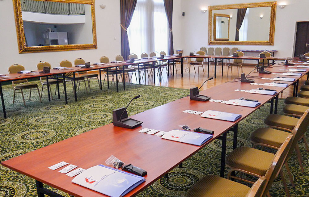 Centrum Konferencyjno-Apartamentowe Mrowka Warszawa Exteriör bild